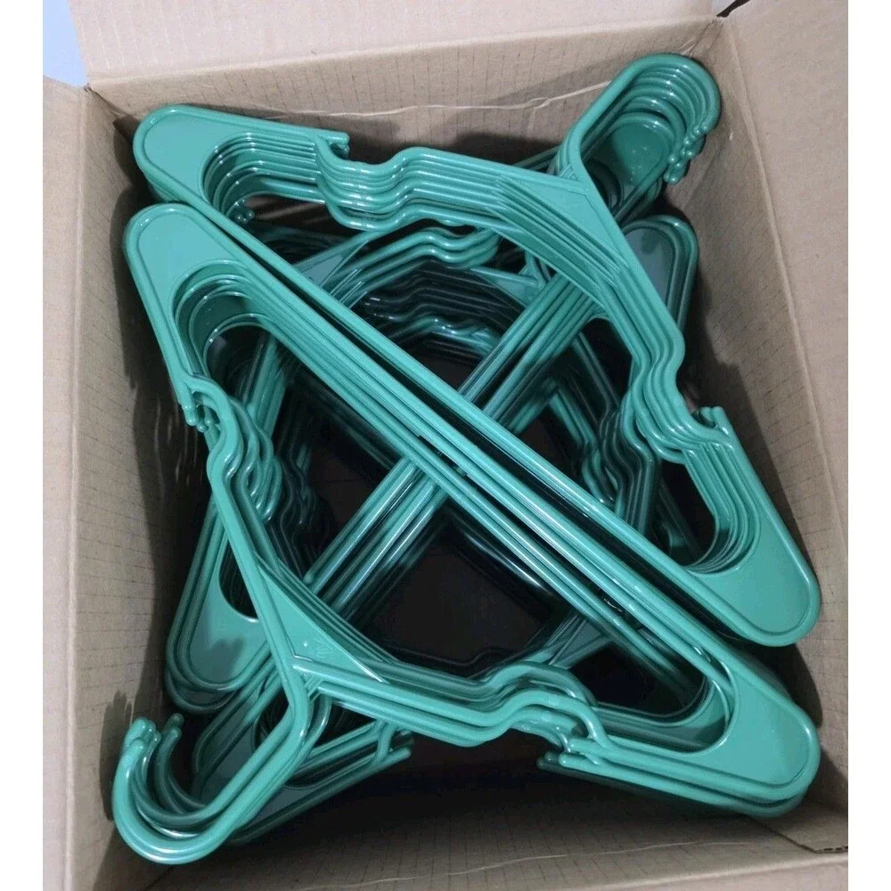 Mainstays Plastic Notched Adult Hangers for Any Clothing Type, Carpet Green 100